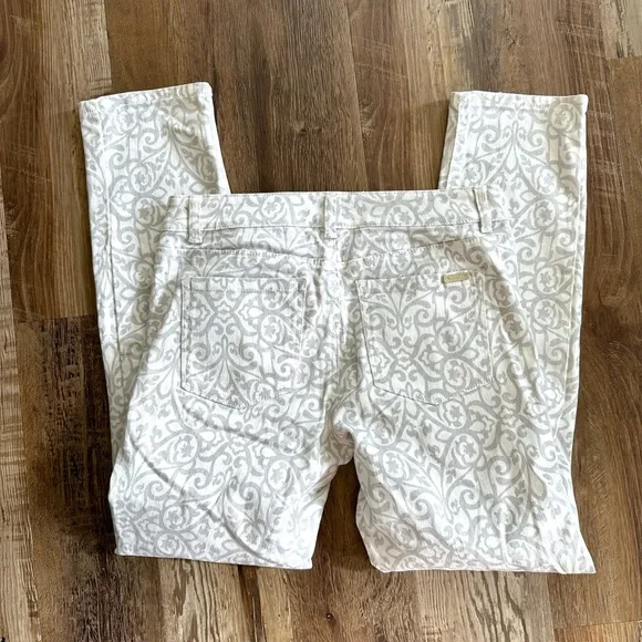 White House Black Market Gray and White Paisley Print Slim Ankle Jean Sz 6 NWOT - Picture 4 of 13